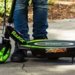 Çocuk - Razor E90 Power Core Siyah Yeşil Elektrikli Scooter ile Dinamik Performans - Görsel 7
