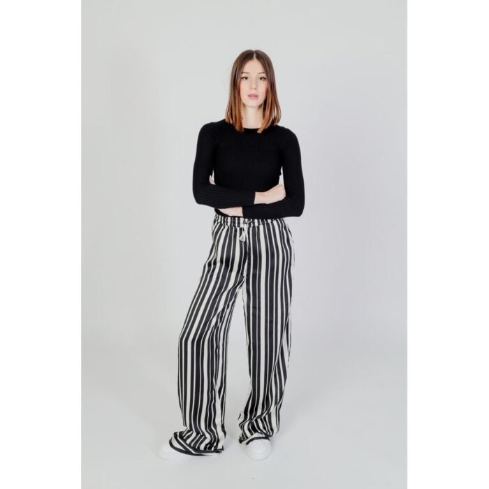 Sadece Siyah Viskon Spor Üst - Görsel 4