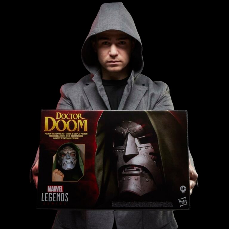 Çocuk - Hasbro Doctor Doom Maske Gümüş Renkli Plastik Malzeme - Görsel 2
