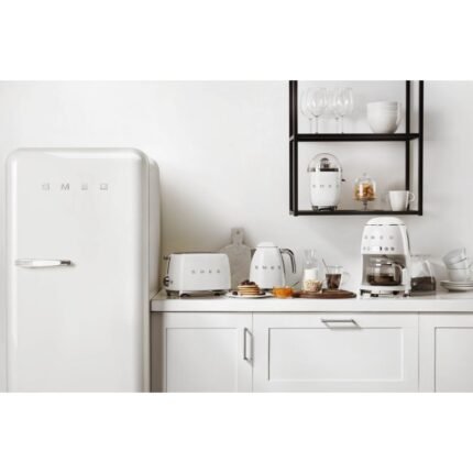 SMEG DCF02WHEU kahve makinesi
