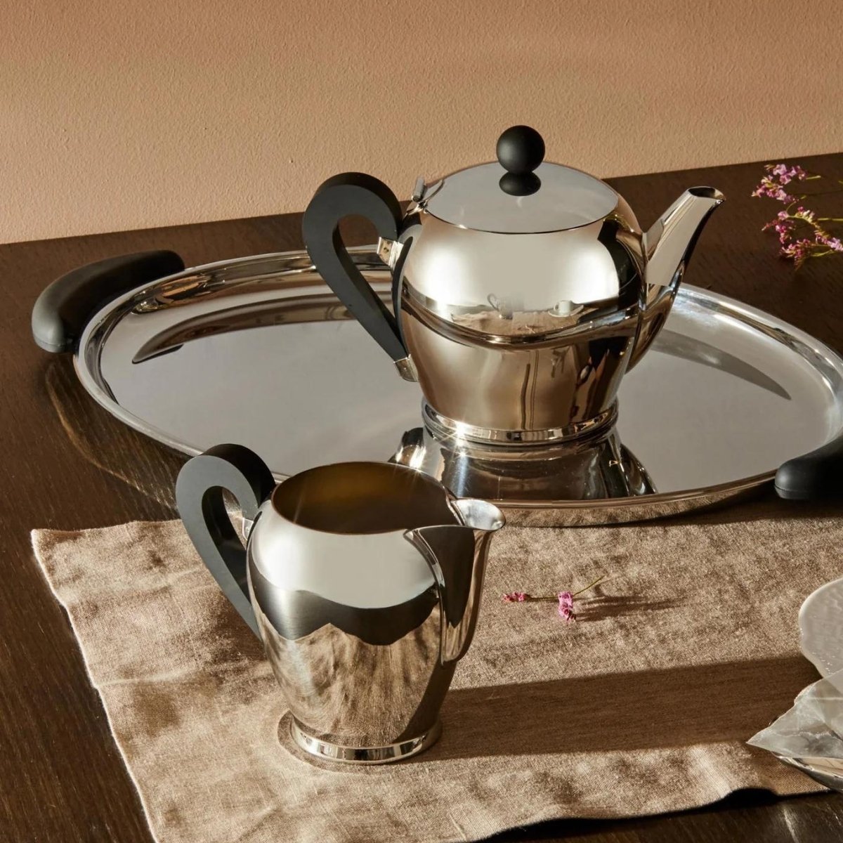 000001000162783001-1 Alessi Bombe Sütlük 65