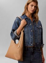 Calvin Klein Bej Kadın Omuz Çantası WEBBING ADJ STRAP LARGE HOBO - Görsel 3