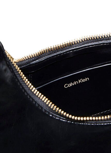 Calvin Klein Siyah Kadın Omuz Çantası FOIL LOGO GLOSSY CONV SHOULDER B