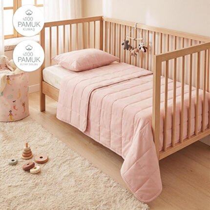 0 Pamuk Kumaş Kapitoneli Pembe Çok Amaçlı Bebek Yatak Örtüsü Seti 1 Adet 100 X 150 / 1 Adet 37 X 47 Cm
